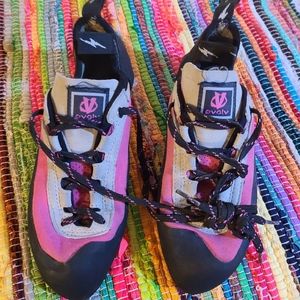 Evolv Rockstar climbing shoes size 8